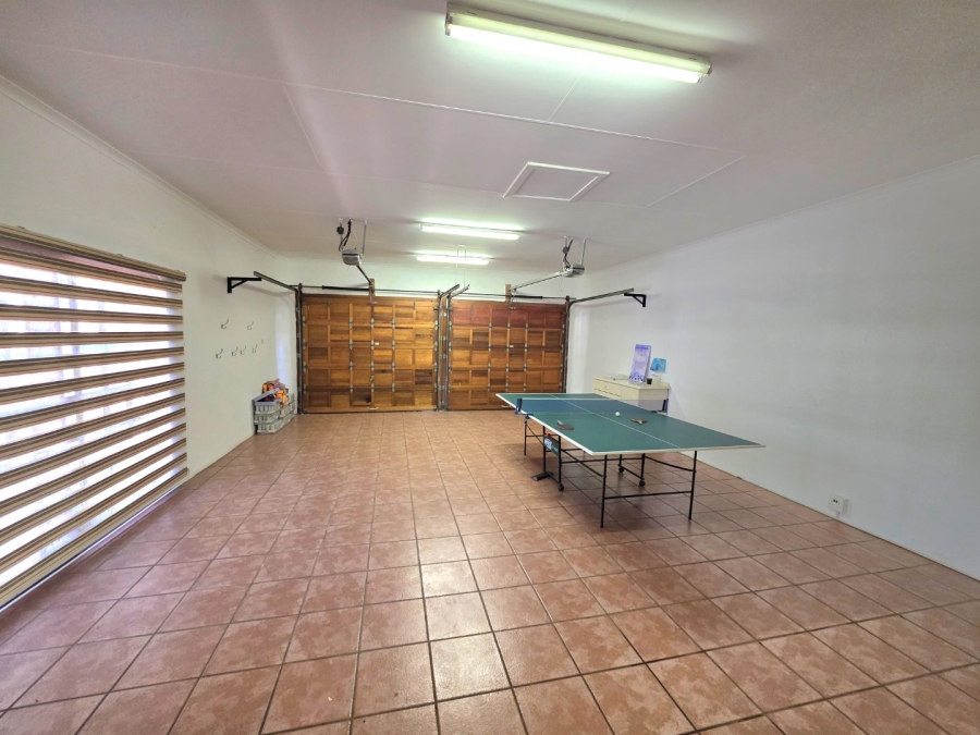 5 Bedroom Property for Sale in La Provance Free State